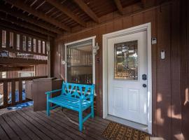 Skyes Hideaway Walk to Lifts, hotel in Angel Fire