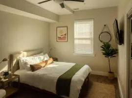 Downtown, contemporary, 2 bedroom, Roof Terrace! 3A