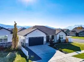 Hot Tub, Heber Home, Pet-Friendly, Games, Sleeps 13 Guest!