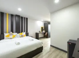 Riski Residence Bangbuathong