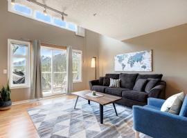 Cozy Condo with Epic Mountain Views, Parking, Air Con, ξενοδοχείο στο Κάνμορ