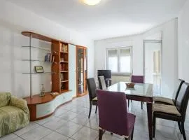 3 Bedroom Cozy Apartment In Pescara
