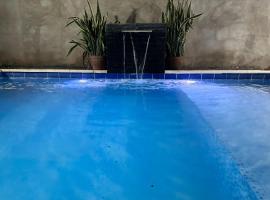 Habitación y piscina en casa compartida, ubytování v soukromí v destinaci Capiatá