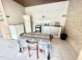 Casa aconchegante a 5min a pé da praia de Boracéia!，位于博拉塞亚的酒店