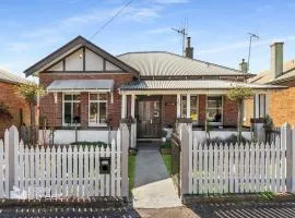 Incredible Location 2 Bed CBD Dream