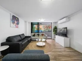 Delicated 3BR Apt with Parking & Darling Harbour-10mins walk