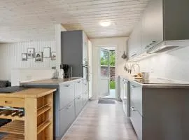 Lovely Home In Bording With Kitchen