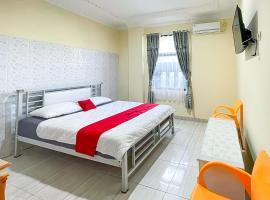 RedDoorz near Grage Mall Cirebon – hotel w mieście Cirebon