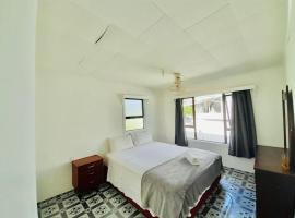 Ocean Cottage Private Double Twin Room in Nuku'alofa Townb