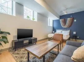 Bright and Modern Studio in Louisville # 106