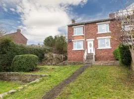 Cosy Semidetached Home