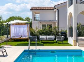 Villa Riviera, hotel a Diminići