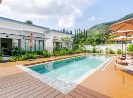 Oasis by the Sea M2- House with Pool and Amenities