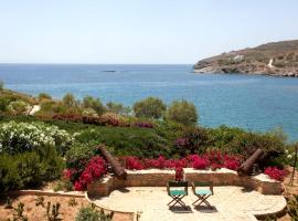 Beach front Majestic Villa, ξενοδοχείο σε Liaropá