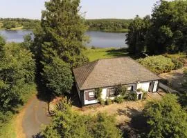 LAKESIDE COTTAGE - Familiy, Golfing & Fishing