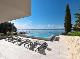 Awesome Home In Zdrelac