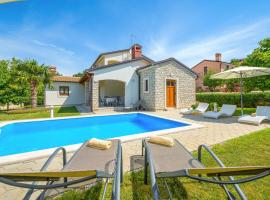 Three-Bedroom Holiday Home In Kmacici – hotel w mieście Mofardini