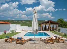 Traditional Comfort Casa Natura with 36m2 Pool