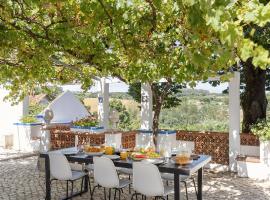 Arneiro Garden House - Country Retreat with BioPool, ξενοδοχείο σε Alenquer