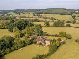 Charming 17th Cent Secluded Country Cottage Garden - Pass the Keys