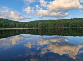 Camping Montard, hotel en Lamongerie