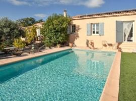Stunning Home In Cabrières-D'aigues，位于Cabrières-dʼAigues的酒店