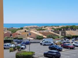 Appartement Saint Pierre la Mer 5 personnes, vue sur la mer, piscine, parking, tennis C164, Hotel in Saint-Pierre-la-Mer
