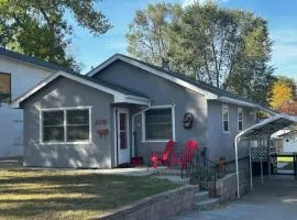 Barb's and Bo's Cozy Home with Office and Covered Parking