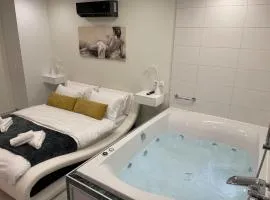 Romantic Jacuzzi&Spa Residence