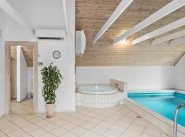 Nice Home In Væggerløse With Sauna