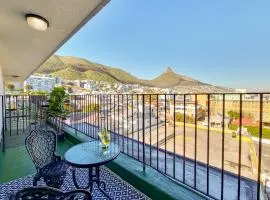 Majestic Lion's Head views! Ultimate convenience!