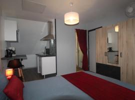 studio ouest cuisine privé proche centre ville, hotel v destinaci Loudéac