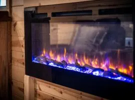 The Ritz Carlton of Tiny Cabins with Hot Tub