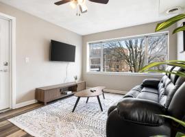 Chic and Comfortable 1BR Apartment near Bradley U, hotel en Peoria