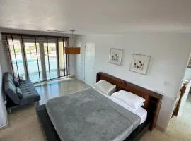 Large 7 bedrooms with 6 bathrooms Villa with private pool near Palm Beach