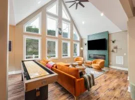 Luxe Lodge Designer Decorated Hot Tub Slope Views