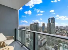 On 46th Floor! Amazing Views and Free Parking