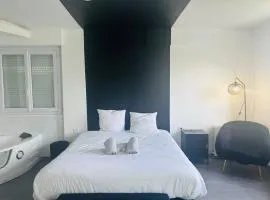 Charmant Studio 3 avec Jacuzzi à Quéven