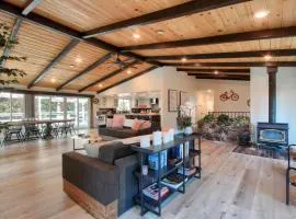 Doe Cabin Hot Tub/Playground/Game Room and more