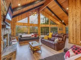 Summit Cabin Stunning home Loaded with amenities