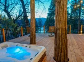 Lakeview Lodge w/ Boat slip, hot tub, lake views