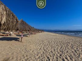 Cozy Beachfront Studio - Beach Club - Pools, hotel v destinaci Nuevo Vallarta