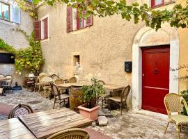 &Eacute;vasion Authentique &agrave; &Egrave;ze, avec vue Mer、エズのコテージ