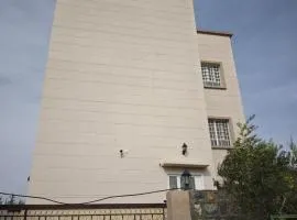 Grand Dahlia Apartments