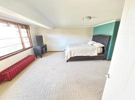 Panoramic Lakeview Suite Ultimate Comfort and Serenity, hotel di Watchung