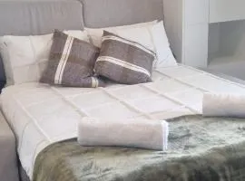 CBD Upstairs Studio Apartment