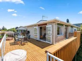 Central Riverside Retreat - Taupo Holiday Home