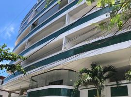 Apartamento espa&ccedil;oso, a 300m da Praia do Forte, hotell i Cabo Frio