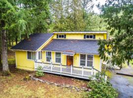 Perch - The Yellow Cabin, hotel in Packwood