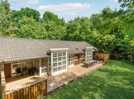 Rubins&oslash;en Skovhuse, &xi;&epsilon;&nu;&omicron;&delta;&omicron;&chi;&epsilon;ί&omicron; &mu;&epsilon; &upsilon;&delta;&rho;&omicron;&mu;&alpha;&sigma;ά&zeta; &sigma;&epsilon; Hasle